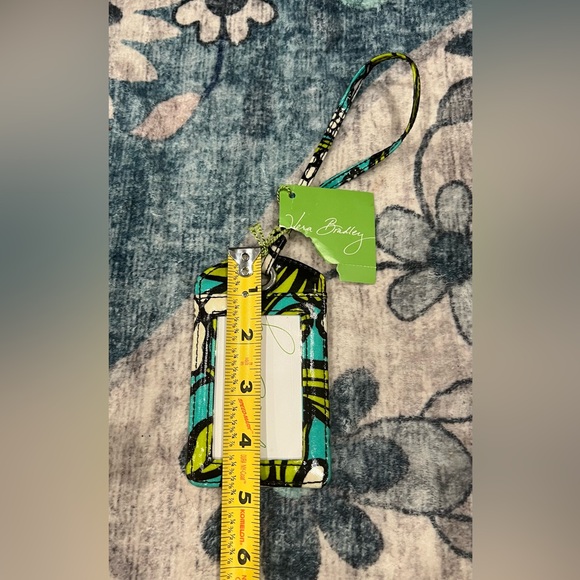 Vera Bradley Floral Blue and Green Luggage Tag
NWT - Picture 5 of 5